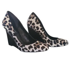 WHBM Snow Leopard Wedges 6.5M